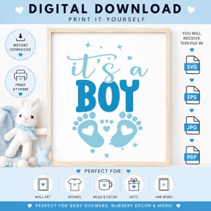 Może przedstawiać: Oprawiony wydruk z napisem "It's a Boy" w kolorze niebieskim, z odciskami stóp dziecka. Obraz zawiera słowa "Pobierz cyfrowo" i ikony do natychmiastowego pobrania i drukowania w domu. Idealny na baby shower i dekoracje do pokoju dziecięcego.