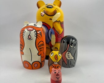 Muñecas rusas de madera de 5 piezas de Winnie the Pooh pintadas a mano