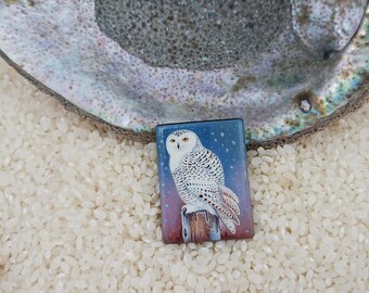 Hand painted, snowy owl bead, painted onyx, lacquerer,  global curiosity, woodland pendant, Man's jewelry, Gift for teacher, wildlife bead