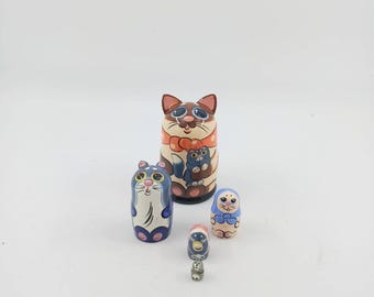 Hand Painted Cat Nesting Dolls: Traditional Matryoshka Set