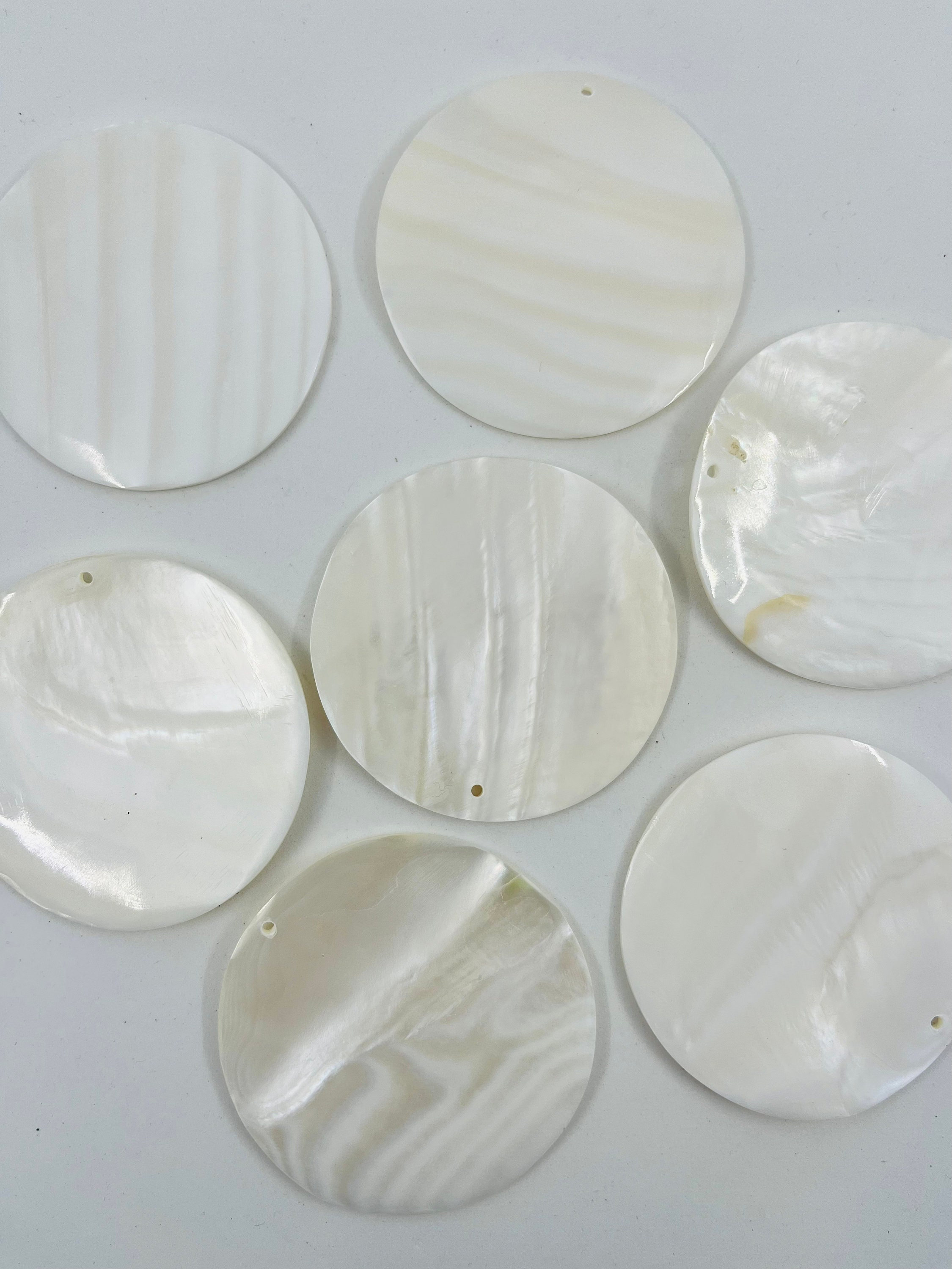 アンティークピンディッシュ Mother of Pearl Shell Natural Mother of Pearl Disc: 60mm Round Shell for Jewelry Making