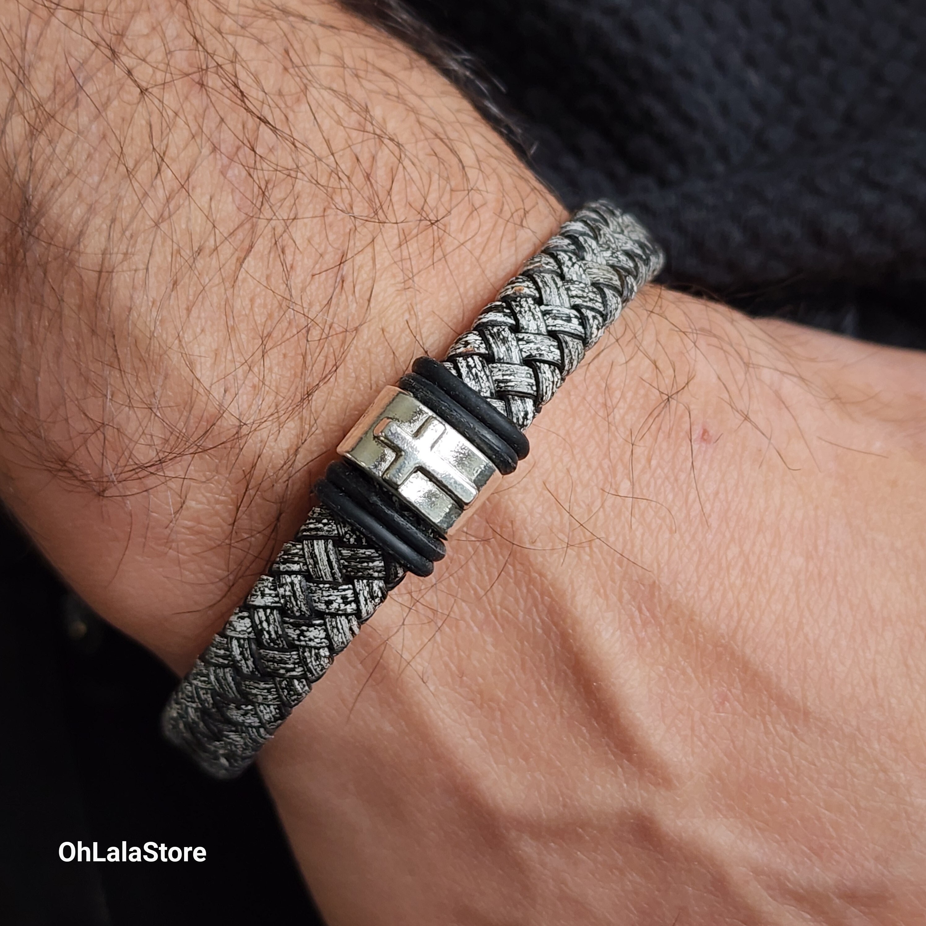 アクセサリー Engraved the Cross leatherbracelet GINZI アクセサリー Engraved the Cross leatherbracelet GINZI