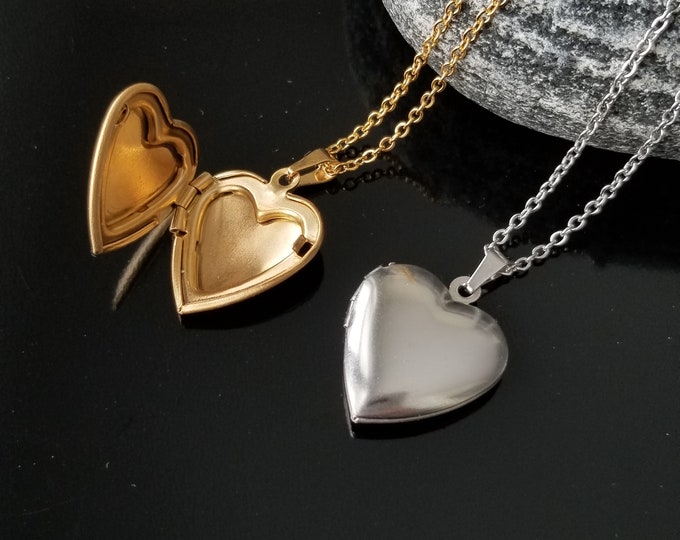 Engraved Heart Locket Necklace, Photo Women Necklace, Personalized Gift for Mom