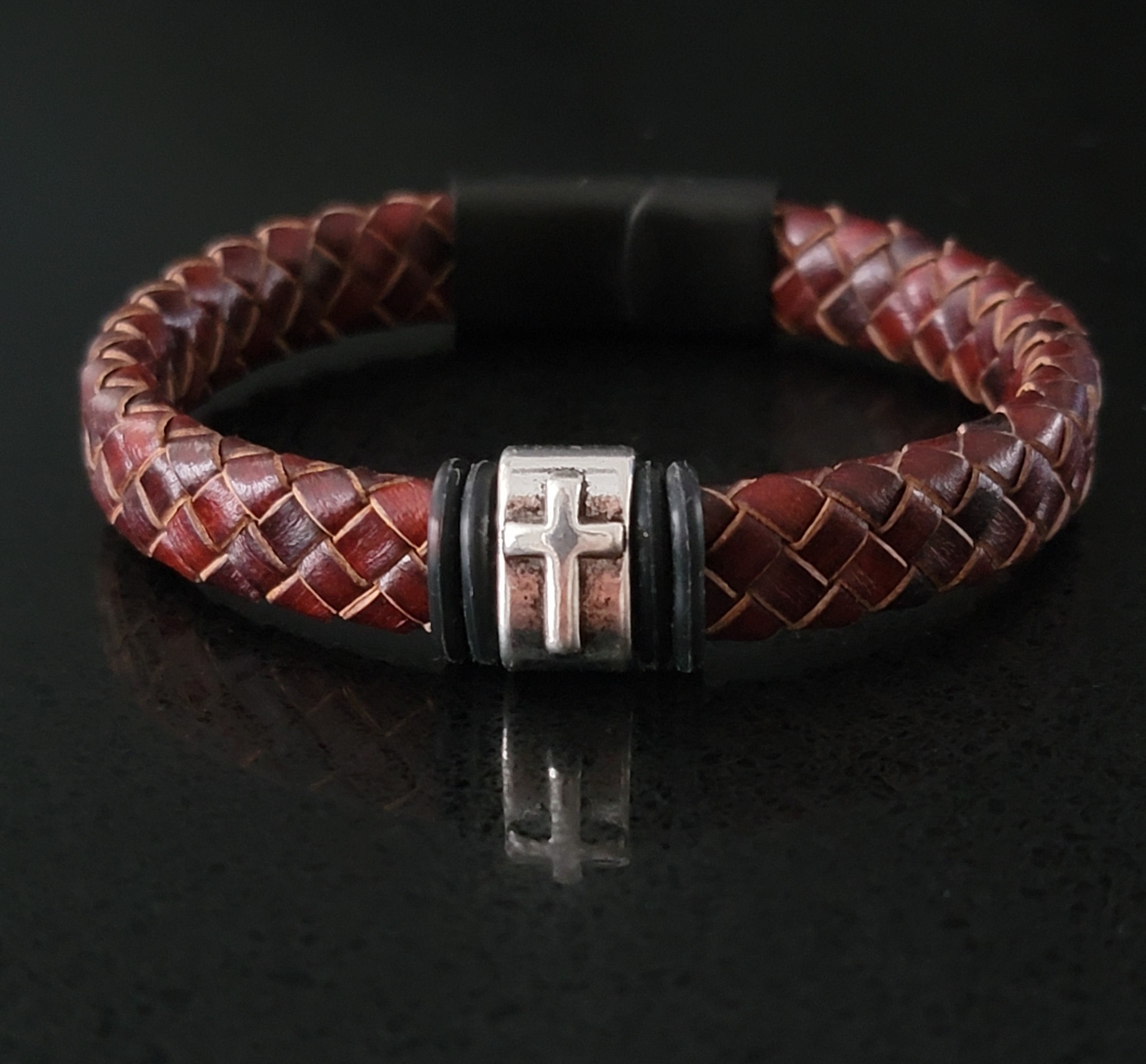 Engrave the Cross 本革 leather bracelet