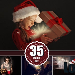 Puede incluir: Una niña pequeña con un gorro de Papá Noel rojo abre una caja de regalo con una cinta roja. La caja está llena de luz brillante. La imagen está etiquetada como "35 Magic Box".