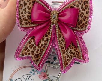 Porta credenciales retráctil con lazo de leopardo rosa magenta, estampado animal moderno y divertido para compañeros de trabajo / Porta credenciales de hospital / Credencial retráctil / Regalo para ella / Credencial linda