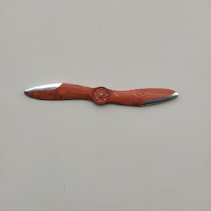Wooden propeller 26,18 inches.