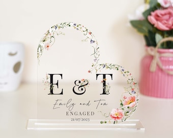 Personalisierte Verlobungsplakette: Blumenherz Acrylgeschenk