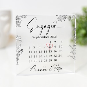Personalized &#39;She Said Yes&#39; Date Engagement Keepsake, Engagement and Fiance/Fiancee Gift with Couple&#39;s Names & Engagement Date,Romantic gift