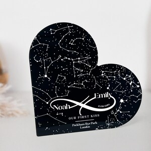Personalisierte Herz-Sternkarte Plakette, benutzerdefinierte Konstellation Sternkarte Acryl Plakette, romantisches Geschenk für Paare, Valentinstag Geschenk, Jahrestag
