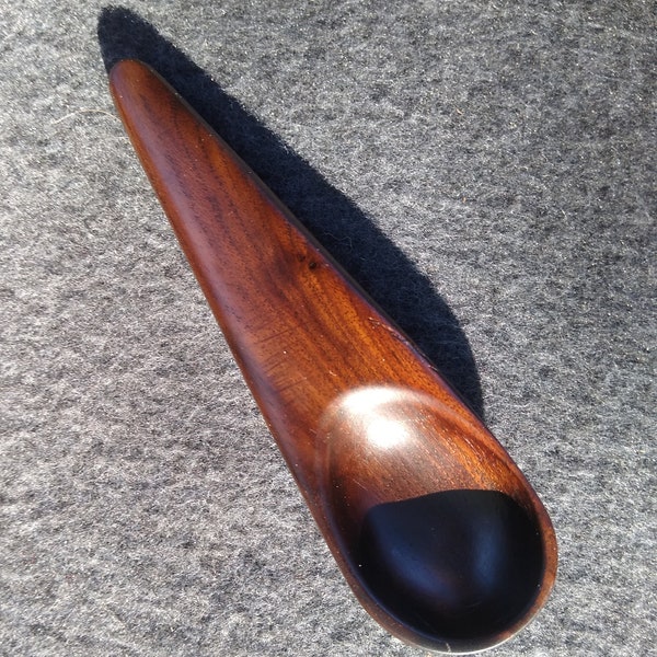 Walnut scoop