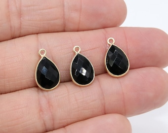 ブラックオニキス ティアドロップチャーム、金メッキオーバルストーン
