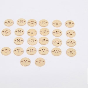 14 K Gold gefüllte Buchstabenverbinder, 6 mm Gold Alphabet Buchstabe # 3423, runde Block-Namensbuchstaben, personalisierte Zwei-Loch-Buchstaben und &-Symbol