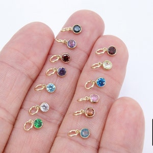 14 K ゴールドフィルド CZ チャーム、4 mm 誕生石ラウンドチャーム、ジャンプリング付き #3237、誕生日永久ジュエリー、耐水性変色性、ママへのギフト