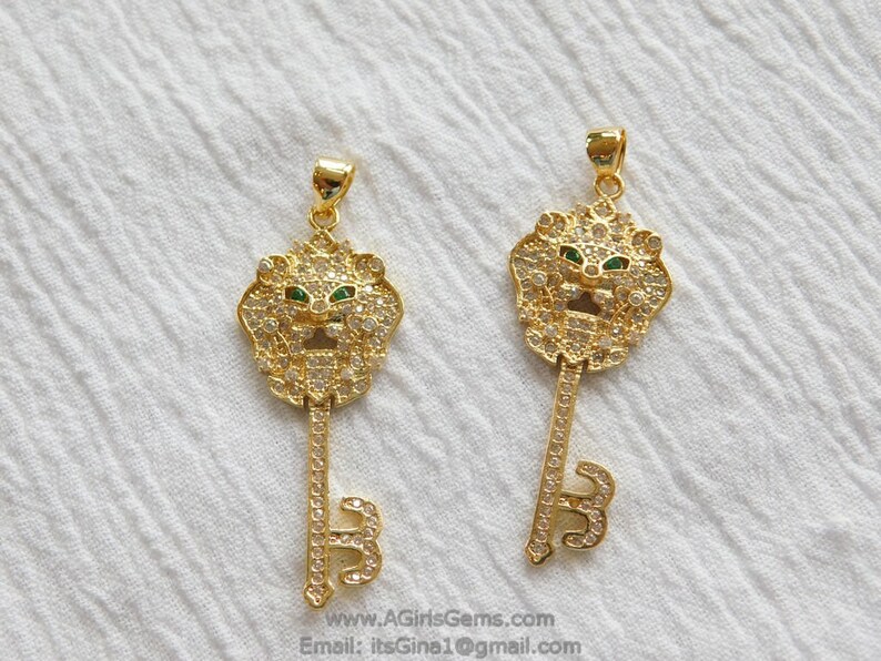 CZ Micro Pave 18 k Gold Plated Cubic Zirconia Key Pendant Lion Key Charm Tiger Dangle Pendant for Necklace Key Charm