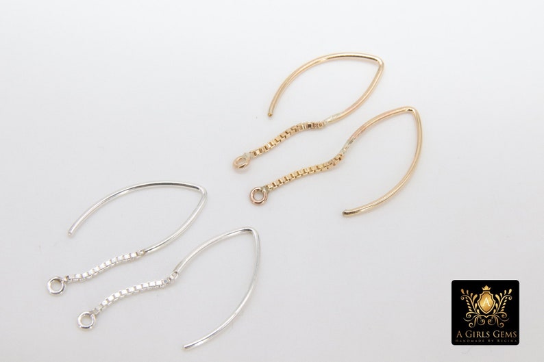 Pu&ograve; includere: Due paia di ganci per orecchini con catene delicate. La coppia superiore &egrave; dorata e la coppia inferiore &egrave; argentata.