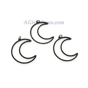 Pu&ograve; includere: Tre ciondoli in metallo nero a forma di mezzaluna con accenti di cristallo nero. I ciondoli misurano circa 3,8 cm di lunghezza.
