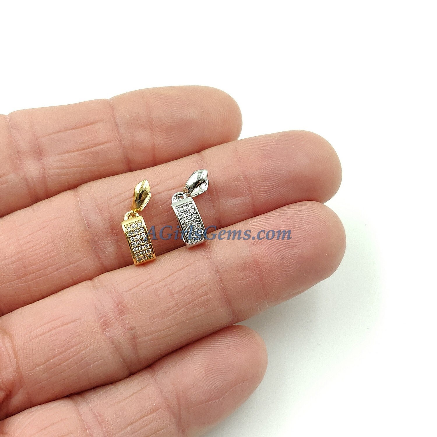 UNICRAFTALE 60 stuks 3 maten roestvrij staal peg bails hangers pinch charm connector 0,7 mm pin hanger bails sluitingen voor halve kralen geperforeerde sieraden maken, kleur roestvrij staal