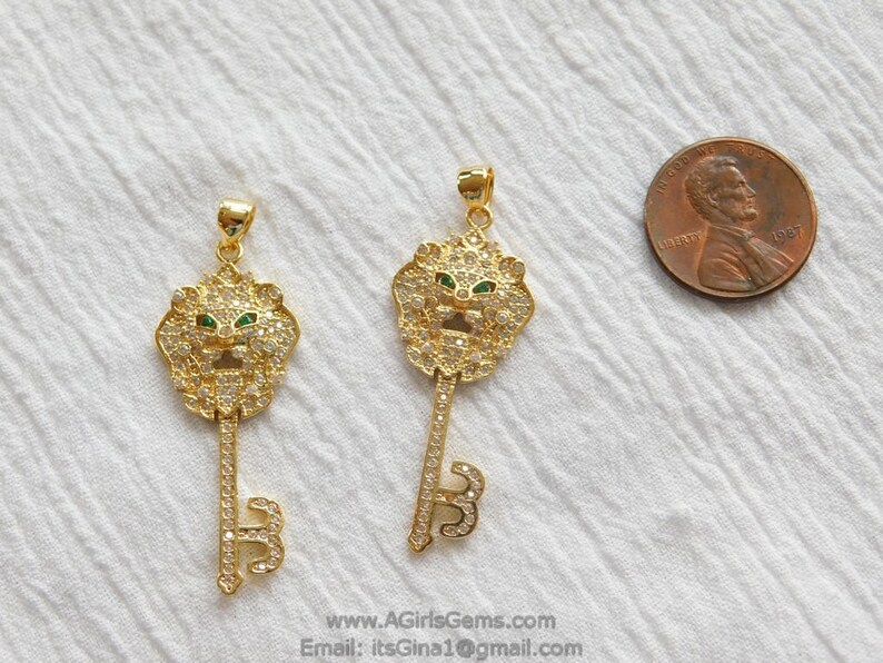 CZ Micro Pave 18 k Gold Plated Cubic Zirconia Key Pendant Lion Key Charm Tiger Dangle Pendant for Necklace Key Charm