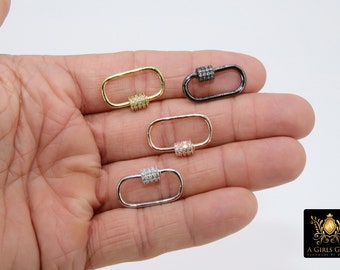 Könnte beinhalten: Vier unterschiedlich farbige Metallverschlüsse mit einer Reihe von klaren Zirkonia-Steinen auf dem Lauf. Die Verschlüsse befinden sich auf einer Hand, und die Verschlüsse sind gold, silber, roségold und schwarz.