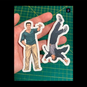 Pegatina de personaje Strong Man/Sleazeball Duo, Mate resistente a la intemperie, Corte semibrillante, 3 tamaños