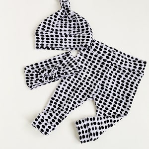 Black spots~ Baby leggings newborn leggings toddler leggings baby boy leggings baby girl leggings newborn leggings spotted leggings