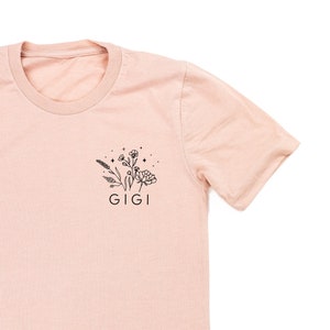 GIGI - Bouquet - Pocket Size - Unisex Tee | Gigi Shirt | Shirt for Gigi | Mother&#39;s Day Gift | Gigi Gift | Graphic Tee | Floral Shirt
