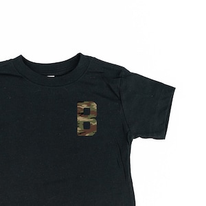 Aangepaste CAMO Initial Tee - BLACK | Peuter Camo Print Tee | Naam Shirt voor Little Boys | Kindershirt| Het Overhemd | van de peuter Monogram T-shirt