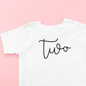 Geburtstag Nummer 2 © CURSIVE FONT | Kleinkind Mädchen Shirt | Geburtstag Mädchen Shirt | Shirt für Kleine Mädchen | Mädchen T-Shirts | Baby Mädchen Shirt