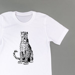 LEOPARD - Camiseta Unisex / Camisa Zoo / Camiseta Gráfica / Camisas para Mamás / Regalo Día de la Madre / Vida de Mamá / Camisa Zoo para Mamá / Camisa Zoo Crew