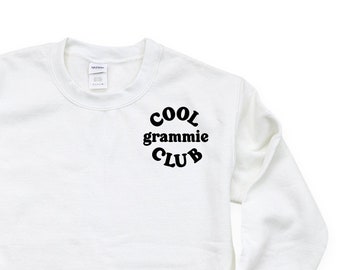 COOL Grammie CLUB - Taschen-Design - BASIC Fleece Rundhals | Grammie Grafik T-Shirt | Muttertagsgeschenk | Geschenk für Grammie | Liebe meine Crew |