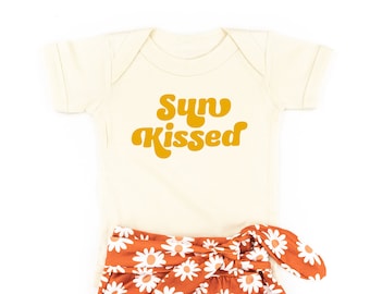 Sun Kissed - Kurzarm Kinder Shirt | Kinder Sommer Shirts | Kind Grafik Tee | Kinder Grafik T-Shirts | Sunshine Tees | Sommer Tees |