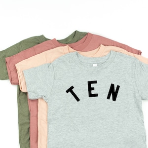 Geburtstagszahl 10 - BLOCK FONT© | Kleinkind Shirt| Geburtstagsshirt| Shirt für Kleine Mädchen | Junge Shirt | Baby Geburtstagsshirt | Party Shirt