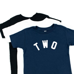 Geburtstagszahl 2 - BLOCK FONT© | Kleinkind Shirt | Geburtstagsshirt | Shirt für Kleine Mädchen | Junge Shirt | Baby Geburtstagsshirt | Party Shirt