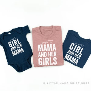 Sólo una mamá y sus niñas © MAUVE & NAVY Conjunto de 3 / Trajes de mamá y yo / Mamá de niñas / Camisetas de mamá e hijas / Regalo del Día de la Madre /