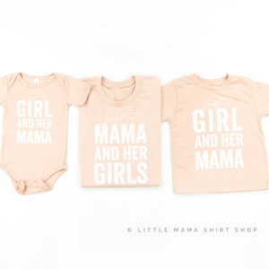 Sólo una mamá y sus niñas © BLUSH Conjunto de 3 camisas / Trajes de mamá y yo / Mamá de niñas / Camisas de mamá e hija / Regalo del Día de la Madre /