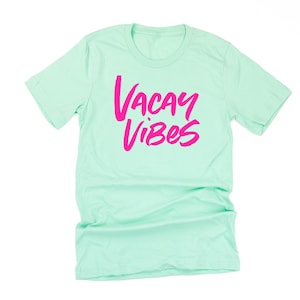 Vacay Vibes (neon)-Unisex T-shirt | Vakantiehemden | Strandoverhemden | Zomertijdoverhemden | Vakantie Grafische T-stukken | Vakantievibes |