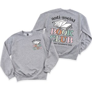 Klub książki antyspołecznej (kieszeń z przodu / pełny rozmiar z tyłu) - BASIC FLEECE CREWNECK | Pomysł na prezent dla kobiet | Miłośniczka pornografii | Miłośniczka książek |