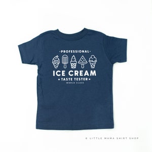 Professionelles Eis-Geschmackstester - Single Cone auf der Rückseite - Kurzärmeliges Kindershirt | Kleinkind Shirt | Eisshirts | Kid Ice Cream Tee