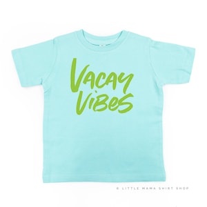 Vacay Vibes (Neon) – Koszulka dziecięca | Koszulki letnie | Koszulki wakacyjne dla dzieci | Koszulki wakacyjne dla dzieci | Koszulki plażowe | Czas letni | Koszulka plażowa dla dzieci zdjęcie 8