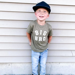 BIG BRO - Varsity - Kinder T-Shirt | Bruder Shirt s| Kleine Brüder | Sibling T-Shirts | Großer Bruder | Schwangerschaftansage | Kinder T-Shirts