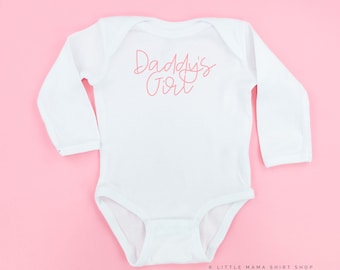 Daddy's Girl - 筆記体 | 長袖シャツ | 幼児用シャツ | 子供用シャツ | 子供用グラフィック T シャツ | 子供用 T シャツ | Daddy's Girl シャツ |