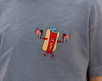 Geborduurd Child Comfort Colors T-shirt - Patriotic Hotdog (zak) | Patriottisch kindershirt | 4 juli-outfit | Zomeraccessoires voor kinderen |