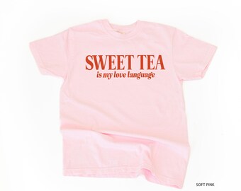 Sweet Tea Is My Love Language (sd) - Comfort Colors T-shirt | Valentijnsdag-outfit | Cupido-bemanning | Trendy T-shirts met print | Theeliefhebber | XOXO