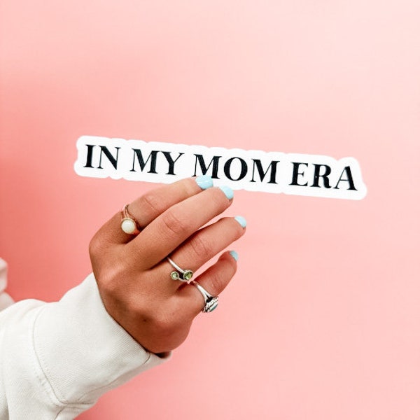 LMSS® STICKER - In My Mom Era™ (JUMBO-Größe - Klarer Hintergrund) | Trendy Sticker | Aufkleber für Trinkflasche | Mama Accessoires | Mutterschaft