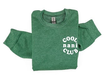 COOL Nani CLUB - Design avec poche - Pull ras du cou en polaire de BASE | T-shirt graphique Nani | Cadeau Fête des Mères | Cadeau pour Nani | J'aime mon équipe | La vie de grand-mère