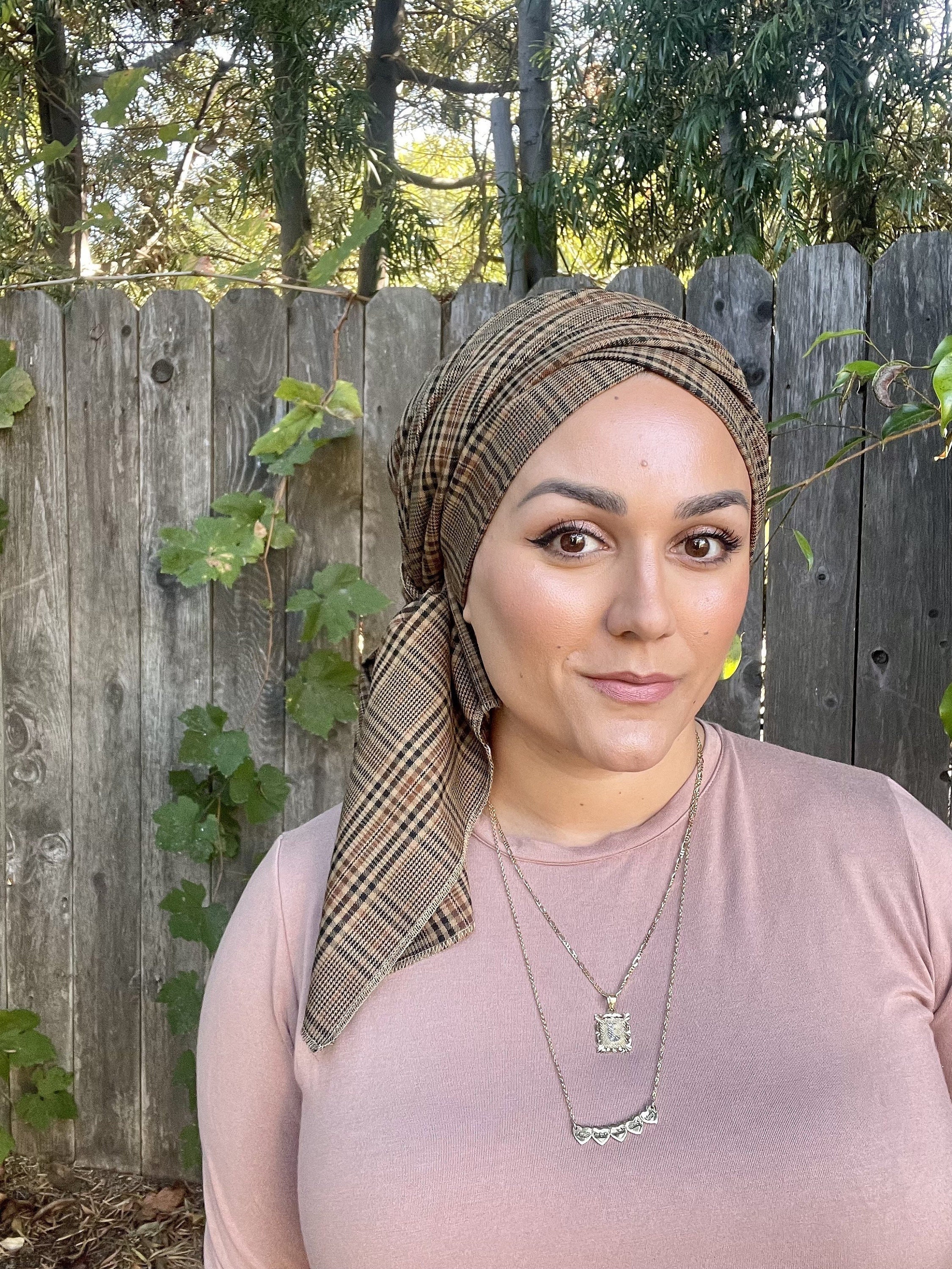 女性用ヘッドスカーフ、ニュートラルチェック柄ヘッドラップヒジャブ、ユダヤ教のヘッドカバー、ターバンラップ、化学療法用ヘッドウェア、彼女へのギフト、ティシェルレディ  - Etsy 日本 レディース メッシュ ジュエル アフリカ ターバン キャップ ヘッドラップ ヒジャブ Durag ビーニー スカルハット ツイスト