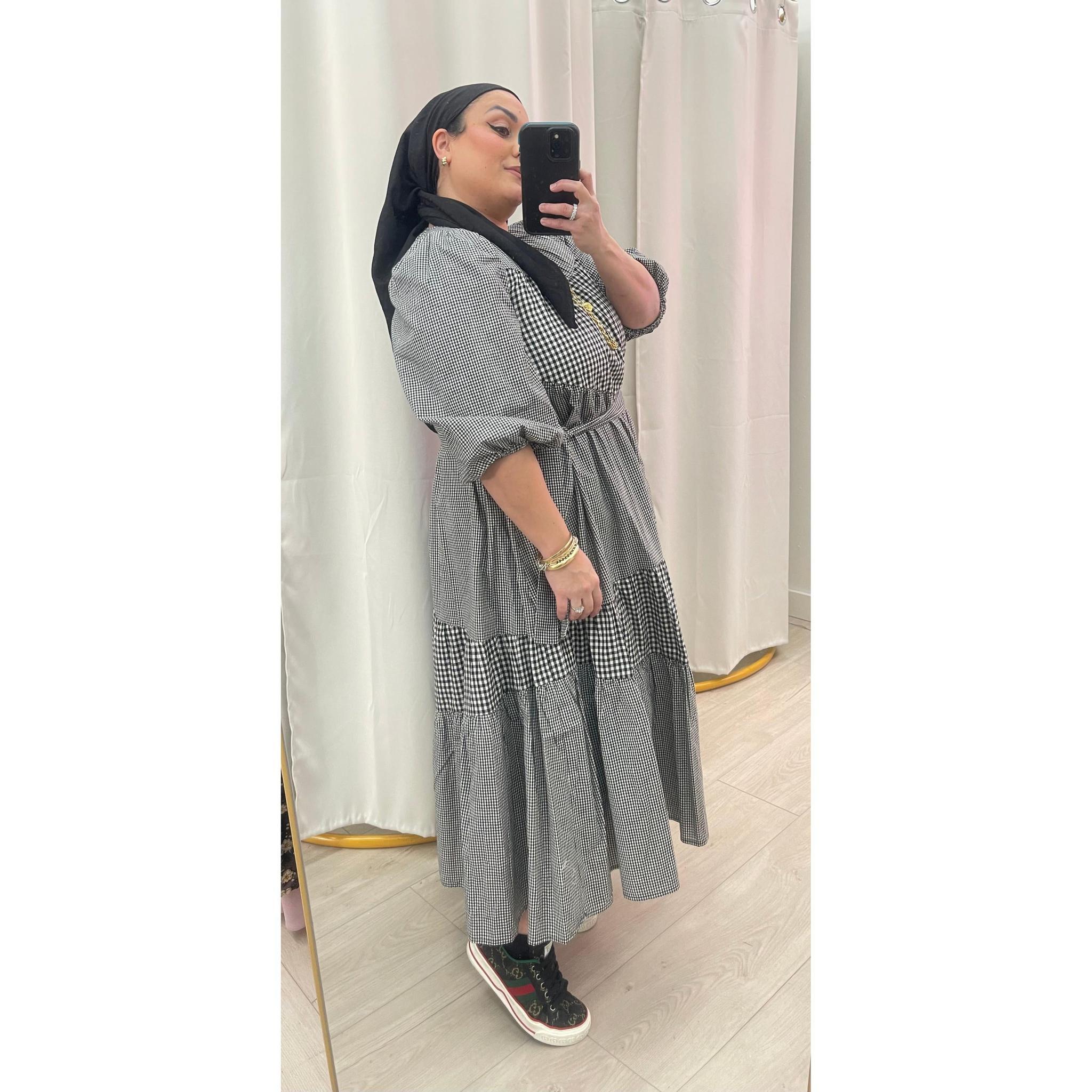 ギンガム コットン ミディ ドレス、セルフタイ ベルト付き、ブラック