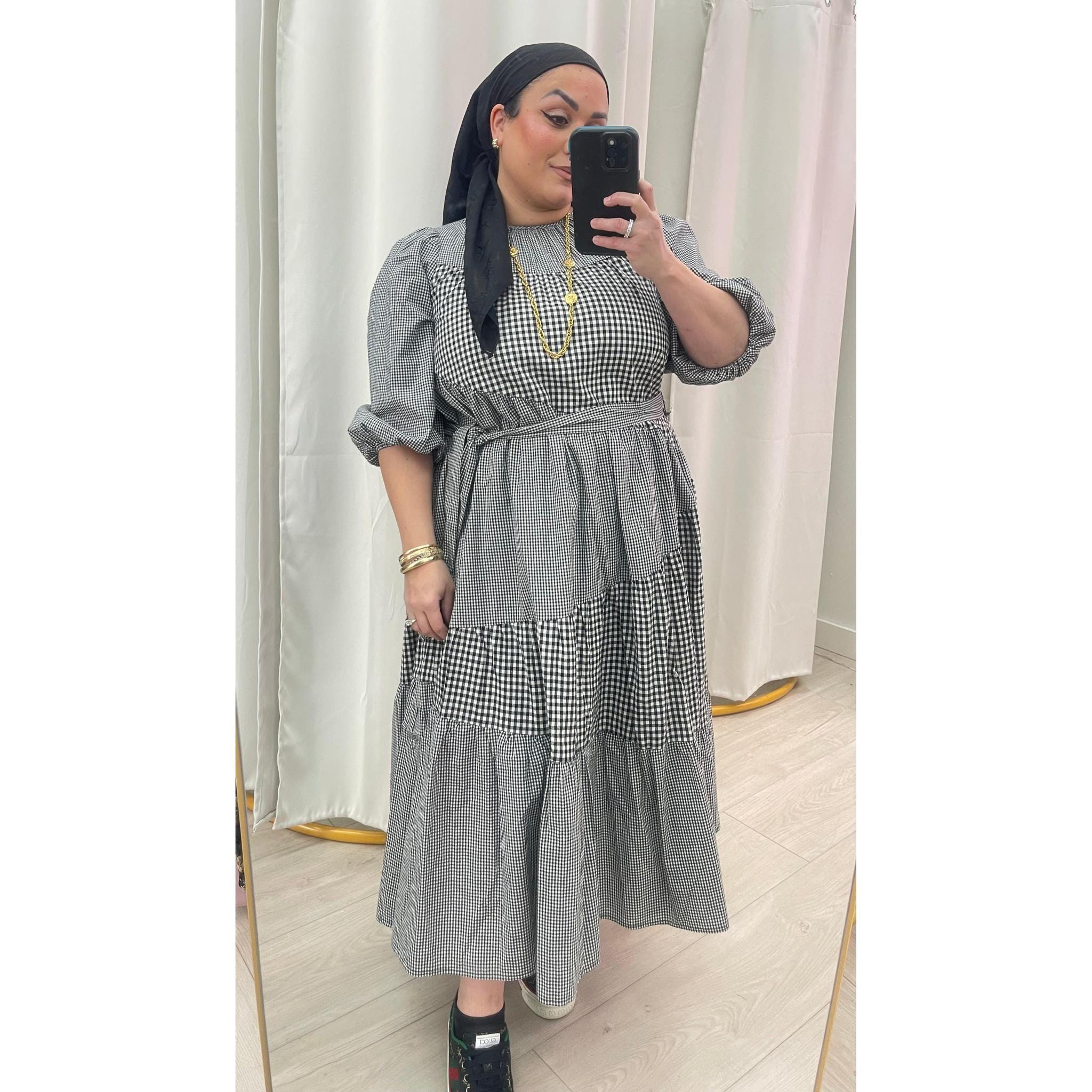 ギンガム コットン ミディ ドレス、セルフタイ ベルト付き、ブラック