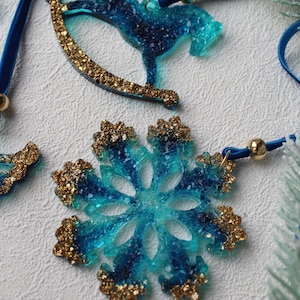 Lichtblauw kerstornament, handgemaakte epoxyharsornamenten, boomornament, sprookjesornamenten, uniek vakantiedecor, housewarmingcadeau